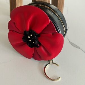 EUC Kate Spade New York
POPPY OOH LA LA COIN PURSE KEY RING